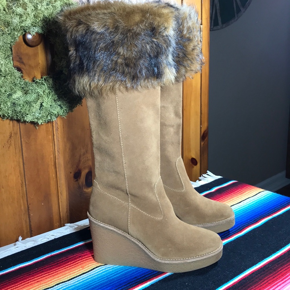 UGG Valburg Tan Suede Wedge Boot - SZ 7 NEW - Picture 4 of 9